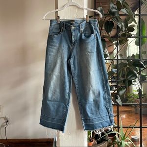 Wide leg, cropped denim